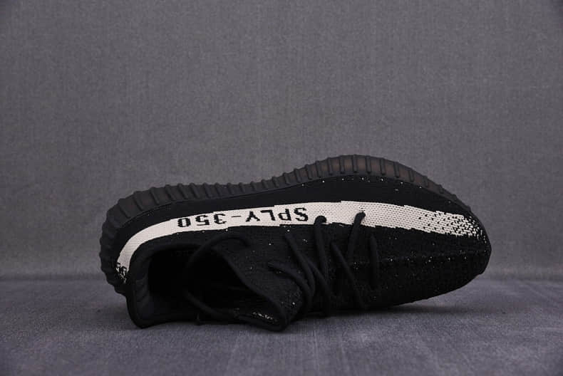 Adidas fake Yeezy 350 V2 oreo online shoes shopping (3)